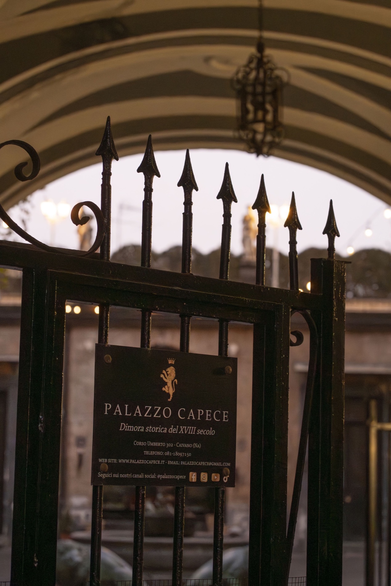 Ingresso di Palazzo Capece, location dell’edizione AXIS di Napoli